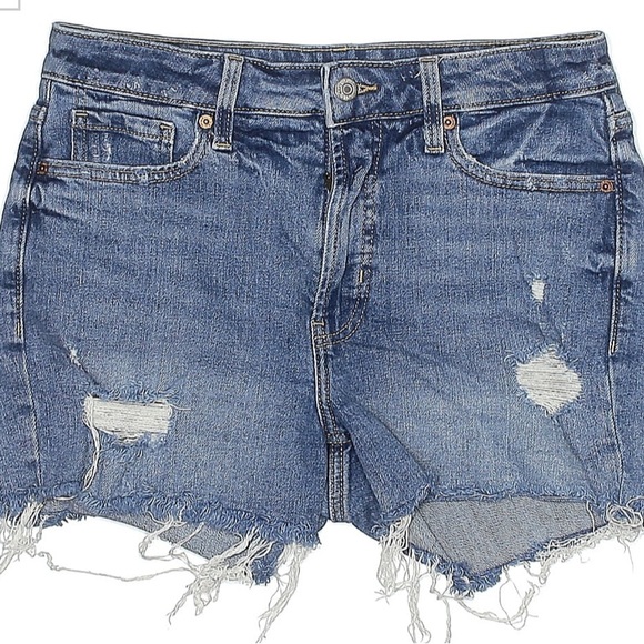 Old Navy Pants - NWT high rise distressed denim shorts